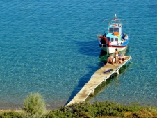 رصيف بحري صغير في جزيرة باتموس